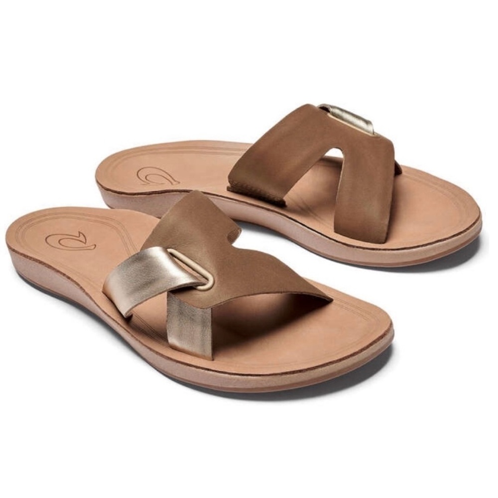 OLUKAI WOMENS NONOHE ‘OLU SANDALS 
GOLD TAN​​​​